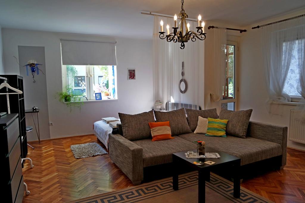 Belvarosi Studio Apartman Дьор Екстериор снимка